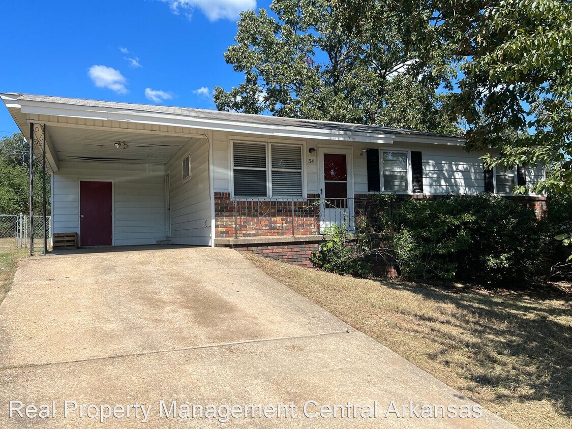 Primary Photo - 3 br, 1 bath House - 34 Oakview Dr.