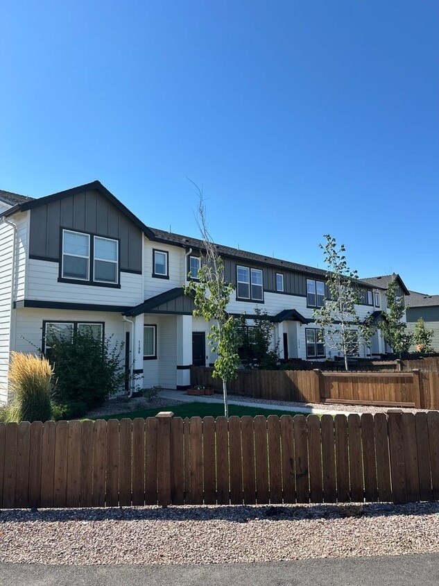 Primary Photo - ? Modern 3-Bedroom Townhouse with Bright O...