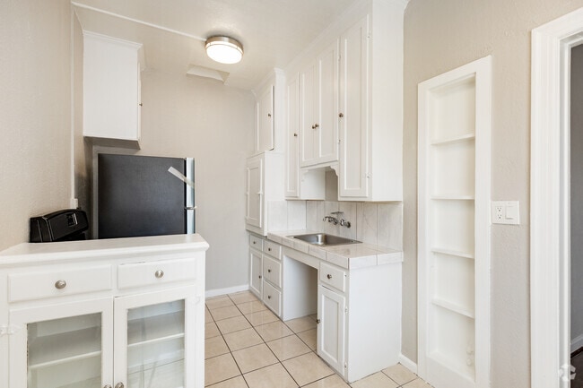 Studio, 1BA - 450SF - Mariposa @ 5th