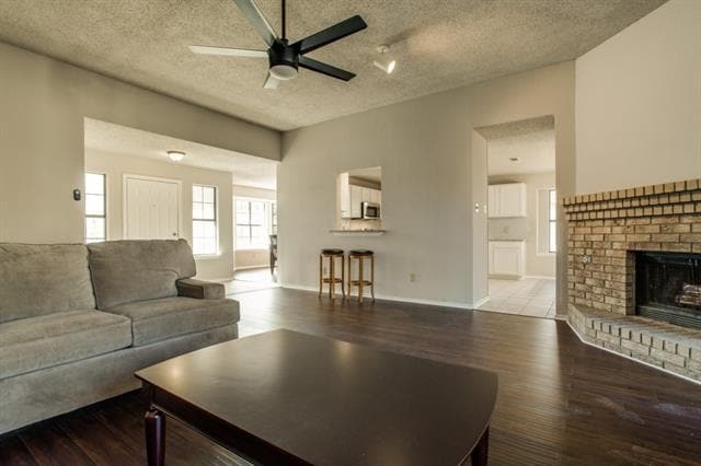 Building Photo - 1305 Chicota Dr