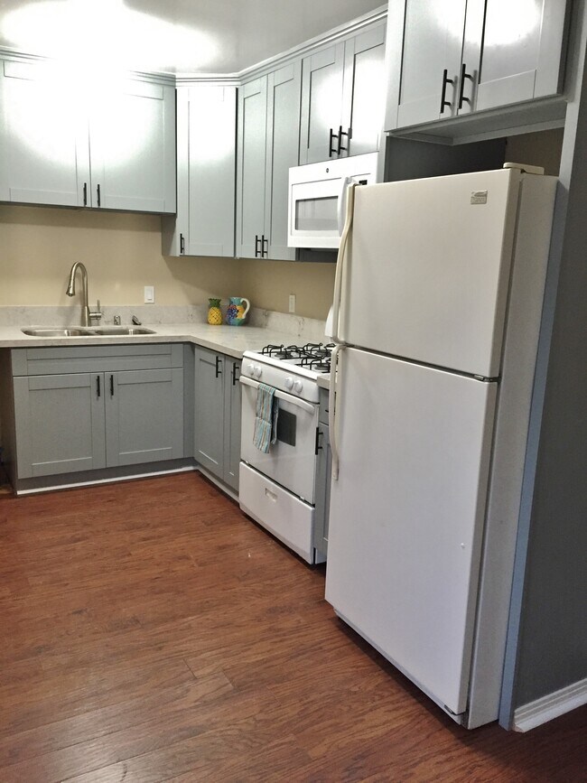 cocina recientemente remodelada - 4530 35th St