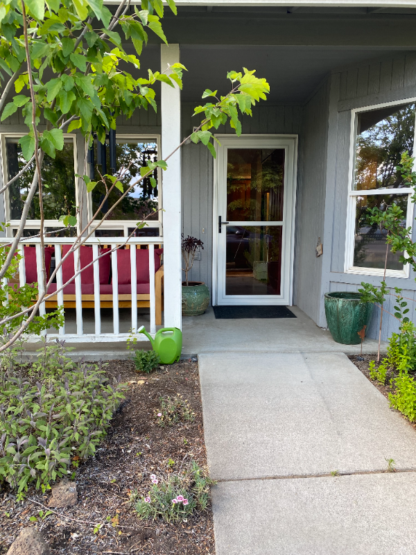 Building Photo - 2084 NW Canyon Dr
