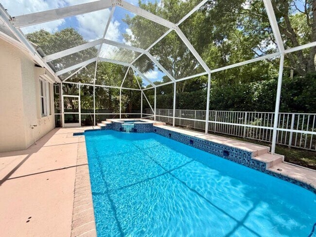 Foto del edificio - 12310 Riverfalls Ct