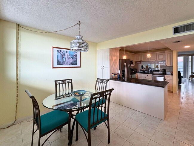 Building Photo - Calling All Snowbirds! 2-Bed, 2-Bath Condo...