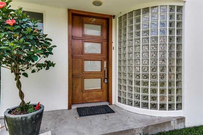 Building Photo - 4593 Belfort Pl