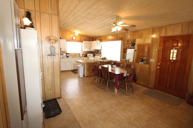 Building Photo - 951 G Ln