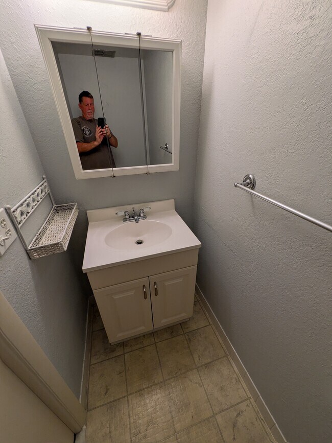 Building Photo - 4710 Bay St NE