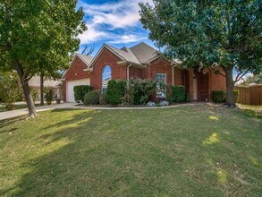 Building Photo - 2813 Emerald Ln