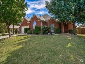 Building Photo - 2813 Emerald Ln