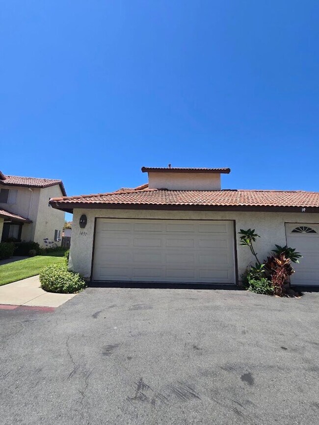 Foto del edificio - Light-Filled End Unit Condo, 2BD/2.5BA wit...