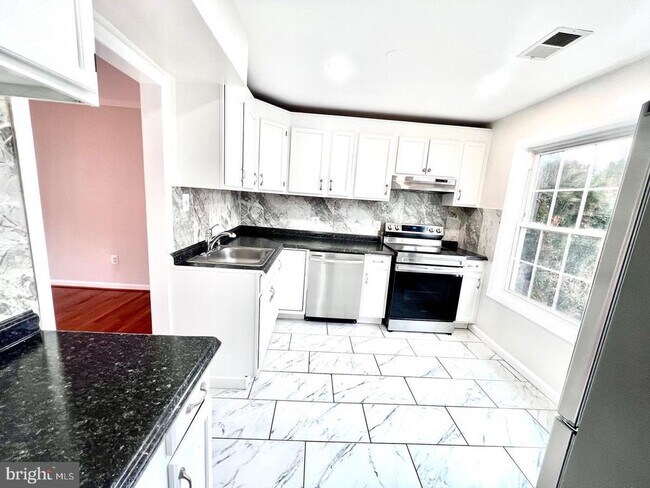 Foto del edificio - 1338 Redbud Ct
