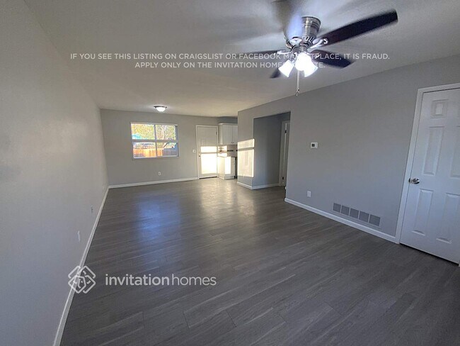 Foto del edificio - 10433 Holland Pl