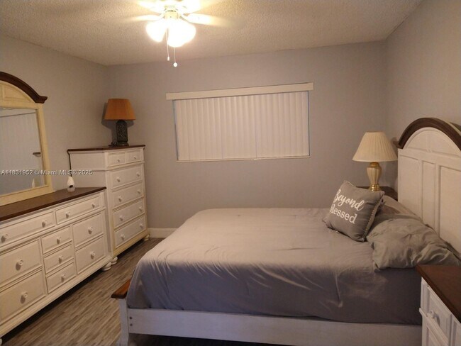 Foto del edificio - 5102 NW 36th St