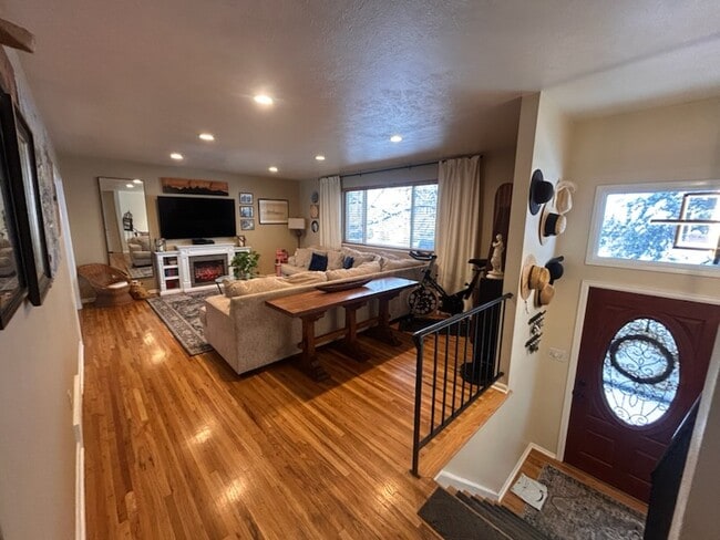 Photo - 631 Virginia St House