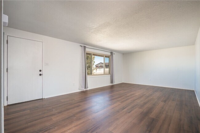 Building Photo - Spacious Ranch in Pueblo West!