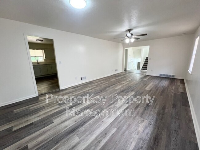 Building Photo - 3465 Melrose Dr