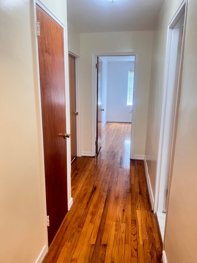 Foto del edificio - 1349 E 84th St