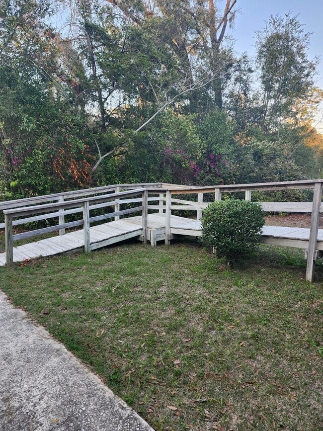 Building Photo - 301 Gaile Ave