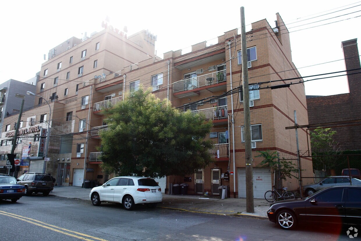 Foto del edificio - 13420-13428 35th Ave