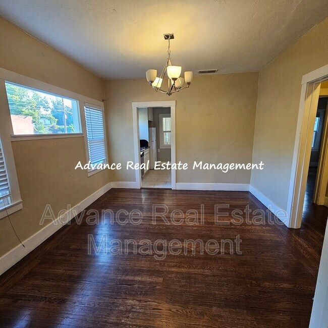 Foto del edificio - 3008 Franklin Blvd