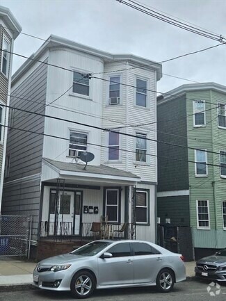 Building Photo - 192 Chestnut St