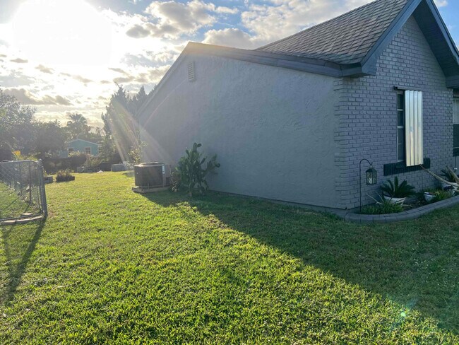 Foto del edificio - 322 SW Kentwood Rd