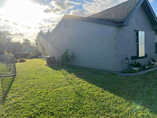 Foto del edificio - 322 SW Kentwood Rd