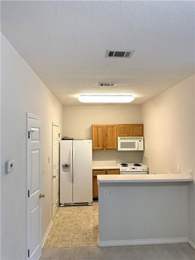 Foto del edificio - 1 Bedroom, 1 Bathroom Condo, Gated Community