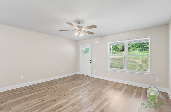Building Photo - 211 Liberty Dr