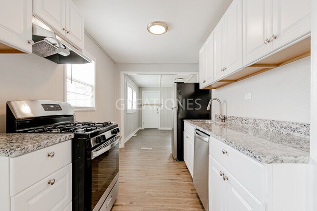 Foto del edificio - 1/2 MONTHS RENT FREE WITH A SIGNED LEASE B...