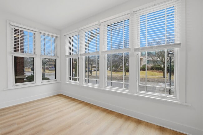 Building Photo - 1125 Davis St./ 1603-11 Ridge Ave.