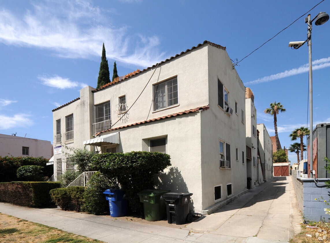 Building Photo - 1315-1317 N Catalina St