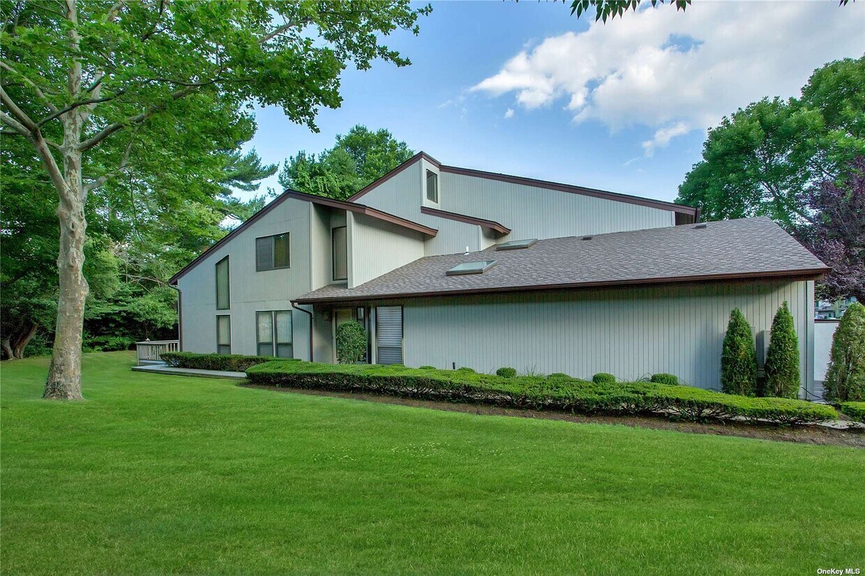 140 Foxwood Dr, Jericho, NY 11753 Condo for Rent in Jericho, NY