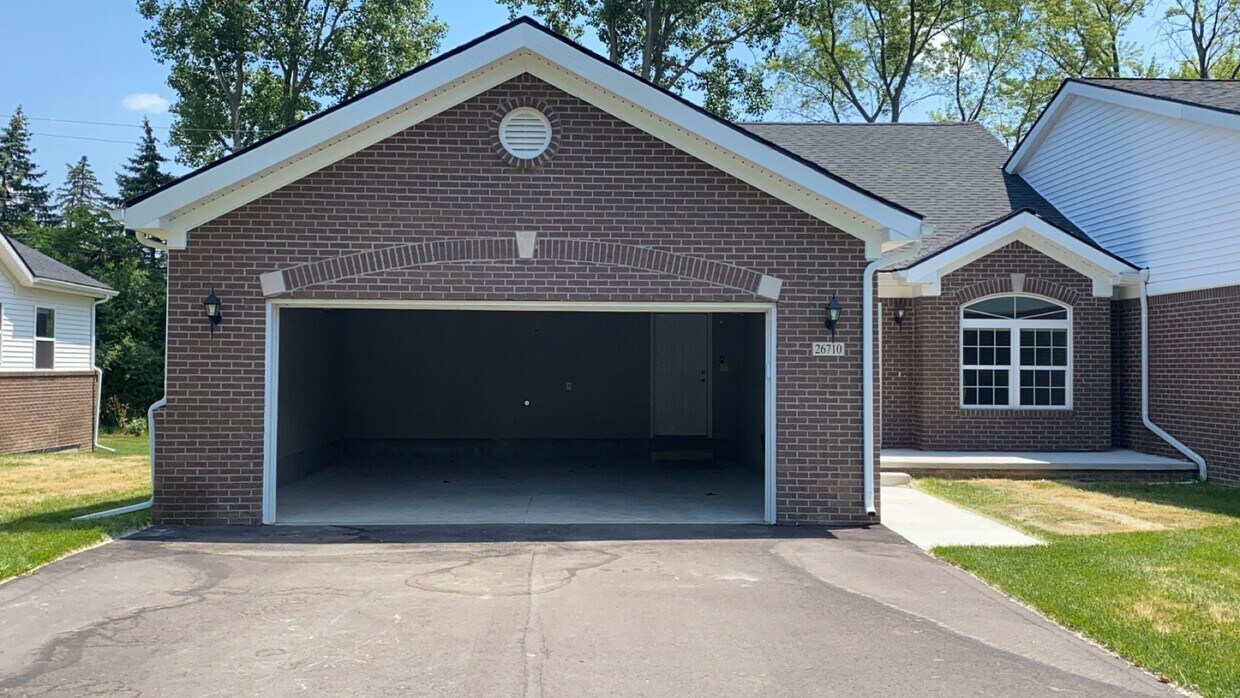 26600 Orchard Lake Rd Farmington Hills, MI 48334 Alquileres en