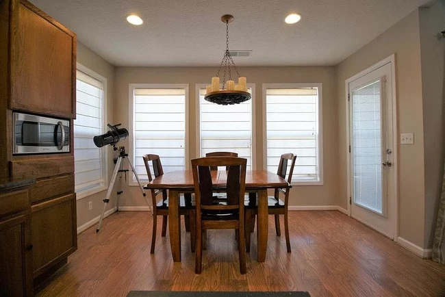 Dining area with lots of natural light - 2481 Crescenzio Way