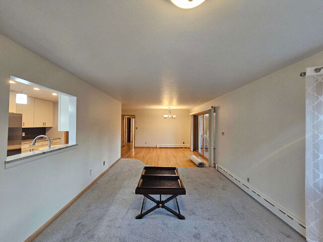 Building Photo - 2025 Lee St