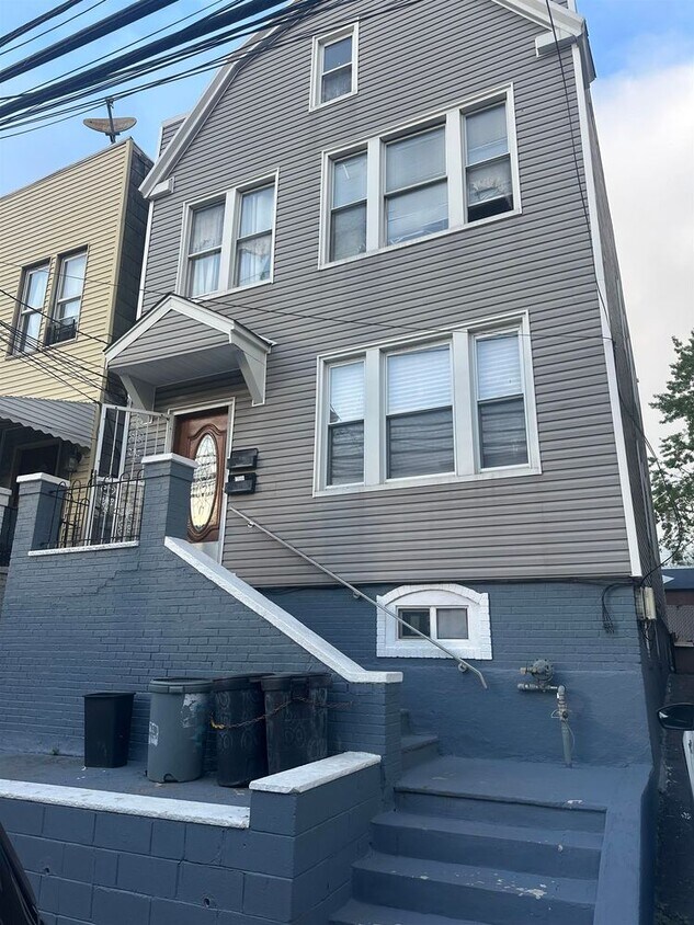 Foto del edificio - 258 Winfield Ave