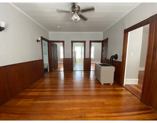 Building Photo - 148 Barnes St