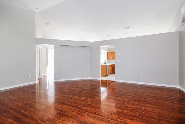 Building Photo - 905 15th St NE