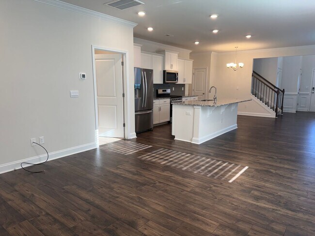 Foto del edificio - Beautiful Four Bedroom Townhouse in Sherri...