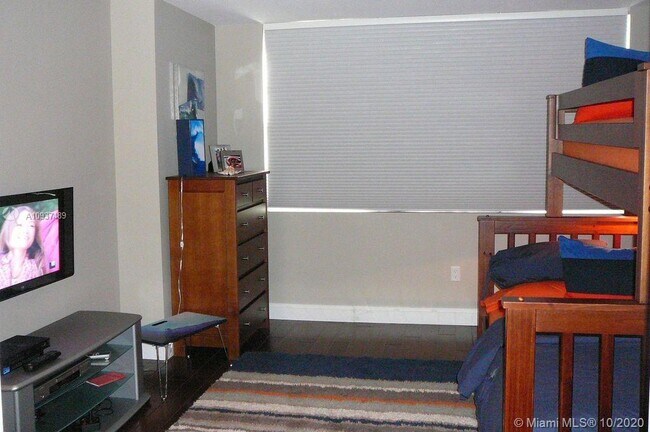 Building Photo - 6917 Collins Ave