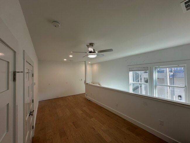 Building Photo - 530 E Park Ave