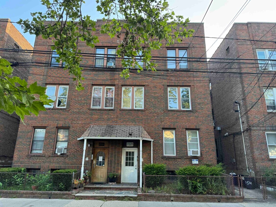 Primary Photo - 256 Clendenny Ave