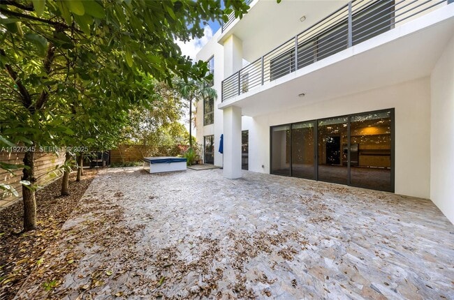 Foto del edificio - 3265 Bird Ave