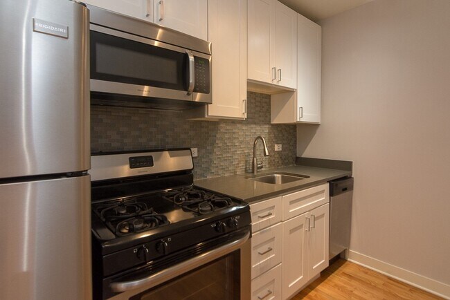 Foto del edificio - 2423 N Kedzie Blvd