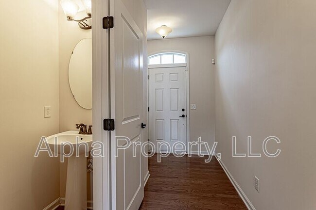 Building Photo - 14 Irvington Dr