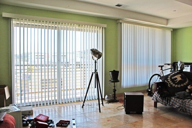 Interior Photo - 95 Hill St