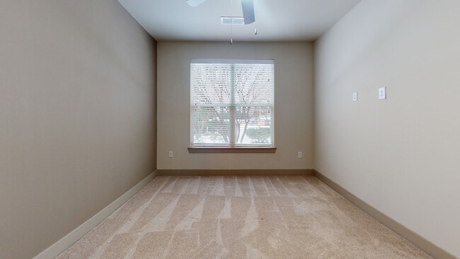 Interior Photo - Domain College Park