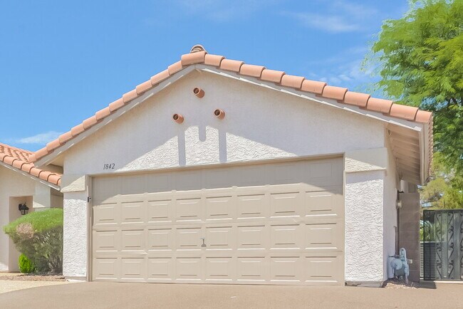 Foto del edificio - 1842 Adonis Ave