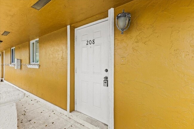Building Photo - 2323 Van Buren St